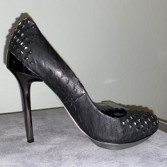 Gently used- BCBGMAXAZRIA Heels - Picture 4 of 8